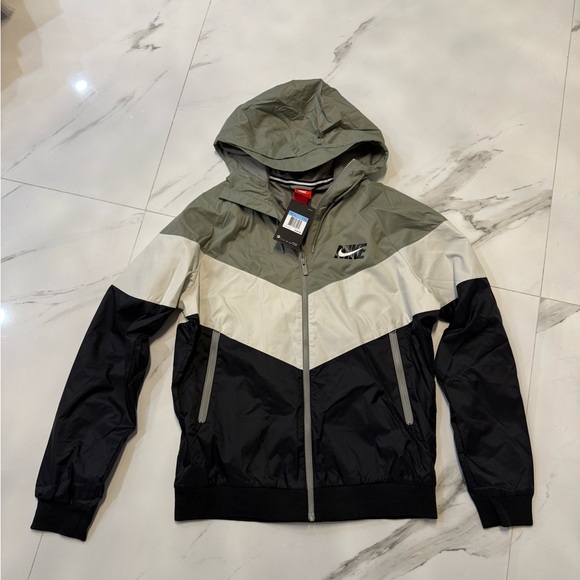 black and gray nike windbreaker